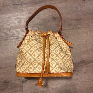 Dooney & Bourke Drawstring East West Purse EUC